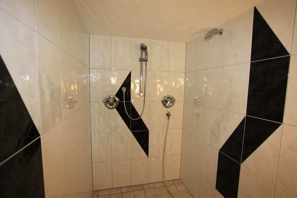 フォンターネラHaus Resiアパートメント エクステリア 写真